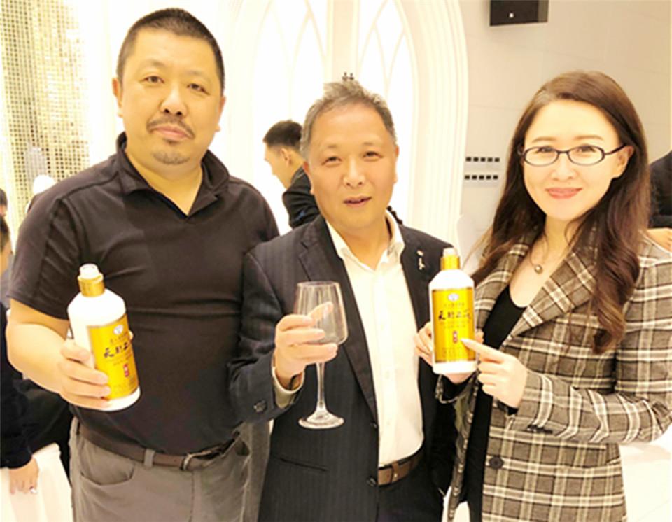 1544408959198276.jpg 嘉賓飲酒4_副本.jpg