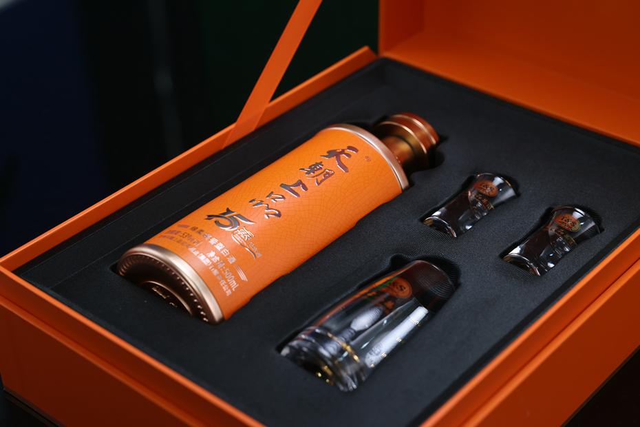 15年慶酒精美禮盒包裝_副本.jpg